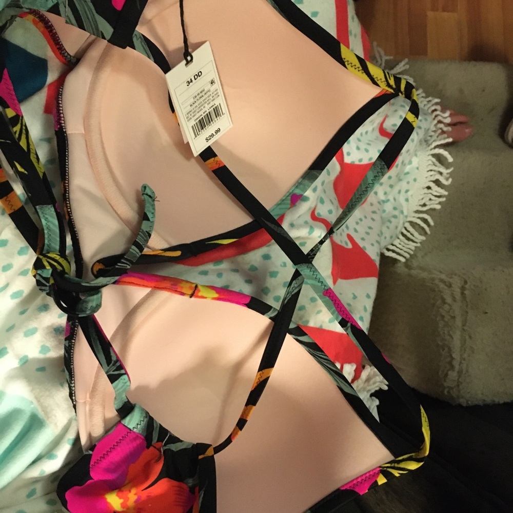 Shade Shore Lightly Lined V Bikini Top 34DD - Picture 3 of 5